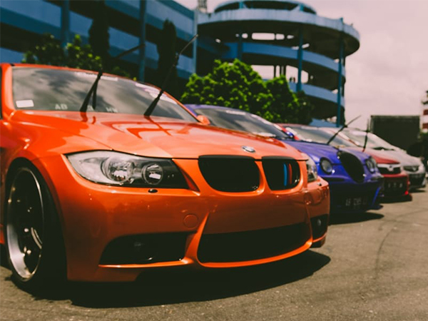 How to Safely Remove Bugs from Your Car’s Paint
