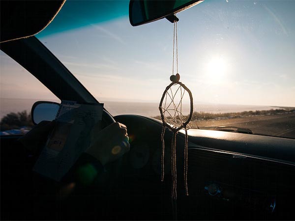 How to Properly Clean and Maintain Your Car’s Windshield for Safer Driving