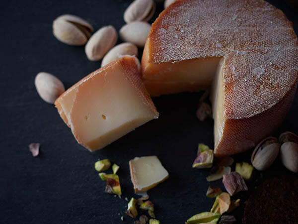 The Art of Crafting the Perfect Cheese Plate