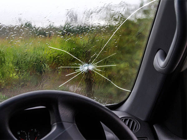 6 Common Reasons Your Windshield May Crack