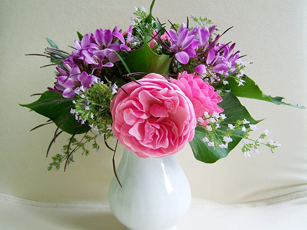 How to Make Cut Flowers Last Longer: 10 Simple Tips