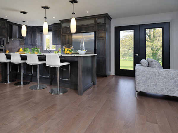 Choosing Between Light and Dark Flooring for a Room