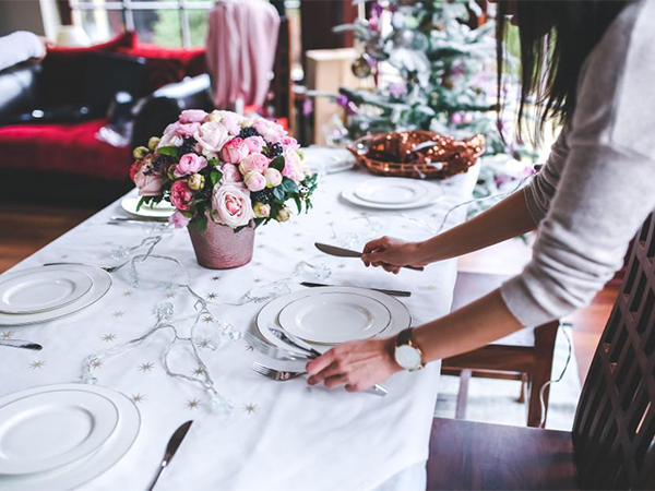 Mastering the Art of Hosting: Top Tips for a Successful Dinner Party