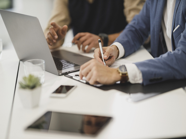 How to Effectively Evaluate Employee Performance and Support Professional Growth