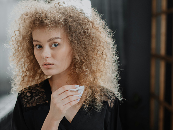 Habits That Cause Frizzy Hair (and How to Fix Them)
