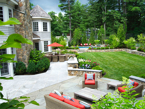 When to Hire a Landscape Contractor: Smart Decisions for a Beautiful, Functional Yard
