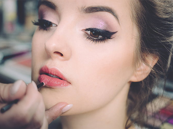 Ways to Look Younger Instantly With Makeup
