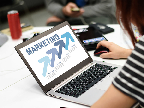 How to Write Marketing Copy That Converts Leads into Loyal Customers