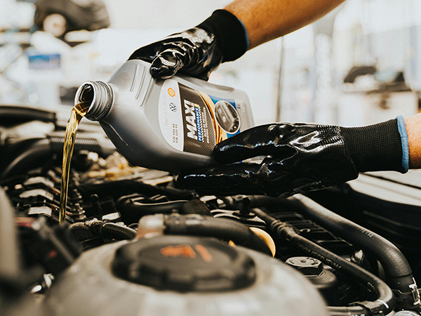 How to Choose the Right Engine Oil for Your Vehicle: A Practical Guide for Drivers
