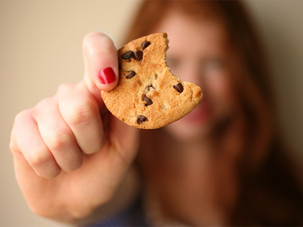 Why Your Teeth Hurt After Hot or Sugary Foods – Causes and Relief