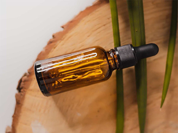 Tea Tree Oil for Hair: Benefits, Uses, and Safety Tips