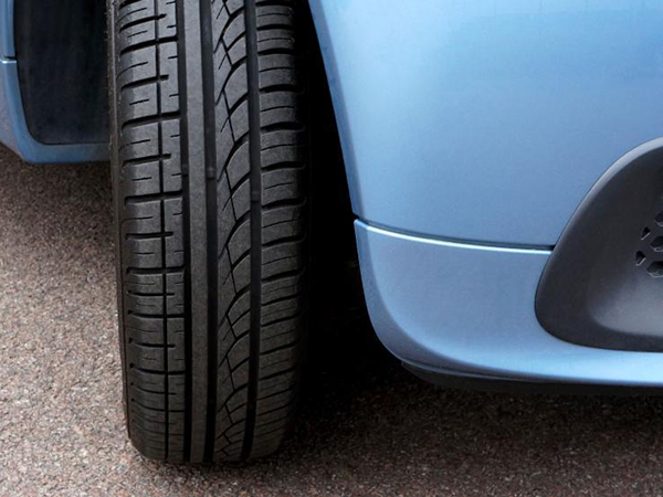 Why Tire Pressure Drops in Cold Weather (and How to Manage It Safely)