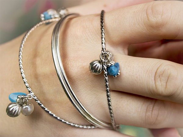 How to Keep Your Jewelry Safe While Traveling: Essential Tips for Protecting Your Valuables