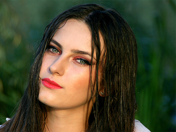 How to Air Dry Your Hair for Smooth, Healthy, Effortless Results
