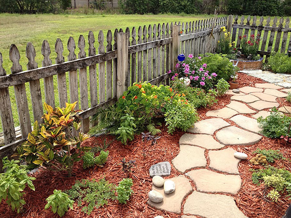 The Benefits of Mulching: How to Improve Soil Health and Plant Growth